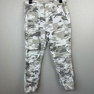 Tinseltown Stretch Cropped Camo Pants Size 7 EUC